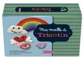 Ma malle à tricotin. Contient : 1 livre de modèles, 1 aiguille à laine, 5 pelotes de laine, 1 tricot